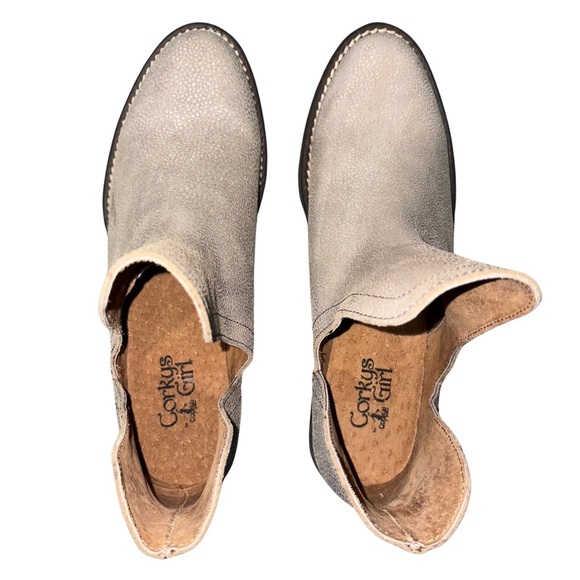 Corkys Girl Cream Leather Ankle Booties Suede Texture, Rounded Toe, Metallic NEW - Picture 6 of 8